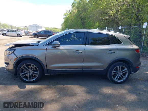 2019 Lincoln MKC Reserve with VIN 5LMCJ3D93KUL53163, listed as a IAAI auction lot 42097105 with 71,066 mi miles and . Bid and sale history available at DreamBid. Image 14.