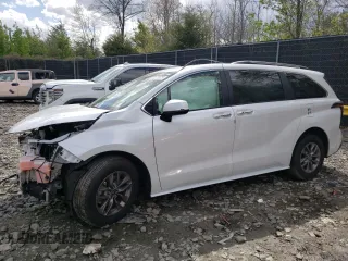 2023 Toyota Sienna XLE z VIN 5TDYRKEC8PS174428, wystawiony jako Copart lot #53270175 z przebiegiem 18 003 mil mil oraz Szkoda całkowita • Salvage title. Historia ofert i sprzedaży dostępna na DreamBid. Obrazek 1.