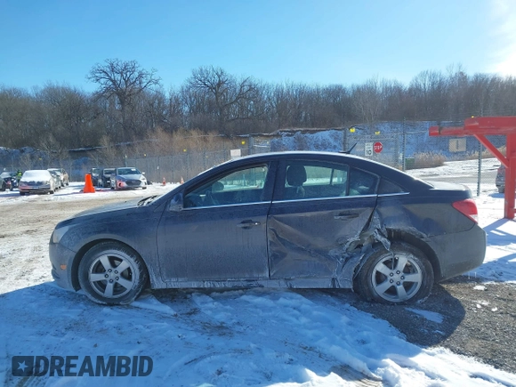 2014 Chevrolet Cruze 1LT z VIN 1G1PC5SB0E7419345, wystawiony jako IAAI lot #41412379 z przebiegiem 114 282 mil mil oraz . Historia ofert i sprzedaży dostępna na DreamBid. Obrazek 14.