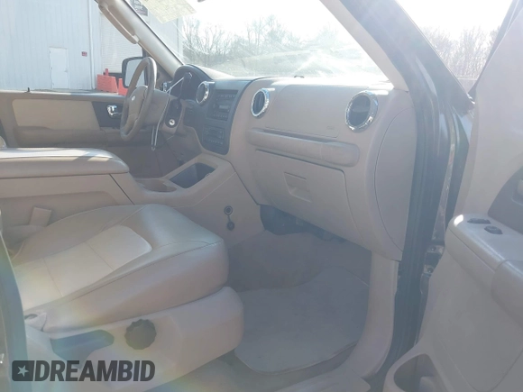 2006 Ford Expedition Eddie Bauer with VIN 1FMFU17516LA09167, listed as a IAAI auction lot 41217226 with 199,761 mi miles. Bid and sale history available at carsss.com. Image 5.