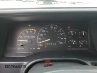 1996 Chevrolet Silverado 3500 z VIN 1GCHC33J4TF013660, wystawiony jako Copart lot #49332785 z przebiegiem 104 424 mil mil oraz Czysty tytuł • Clean title. Historia ofert i sprzedaży dostępna na DreamBid. Obrazek 9.