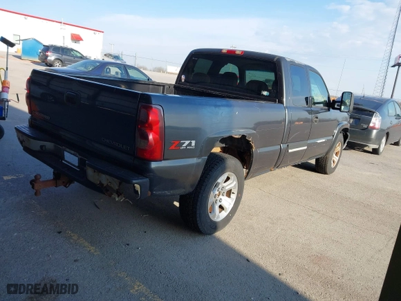 2003 Chevrolet Silverado 1500 LS with VIN 1GCEK19T83E282043, listed as a IAAI auction lot 41869569 with 241,802 mi miles. Bid and sale history available at carsss.com. Image 4.