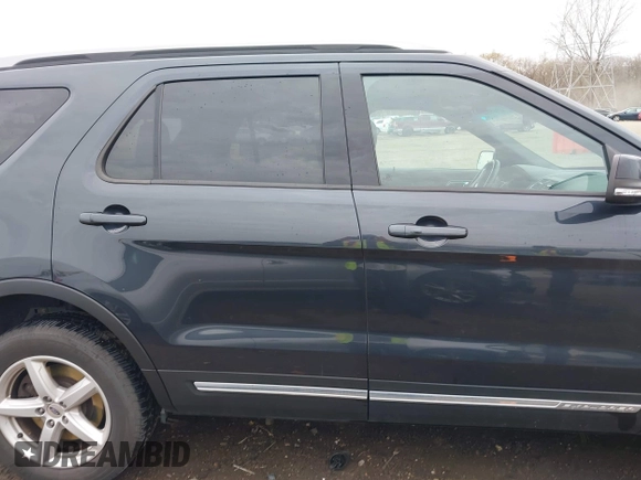 2017 Ford Explorer XLT with VIN 1FM5K7D81HGA68203, listed as a IAAI auction lot 41908625 with 98,996 mi miles and . Bid and sale history available at carsss.com. Image 14.