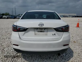 2016 Scion iA z VIN 3MYDLBZV2GY124307, wystawiony jako Copart lot #54020115 z przebiegiem 84 541 mil mil oraz Szkody całkowita. Historia ofert i sprzedaży dostępna na DreamBid. Obrazek 6.