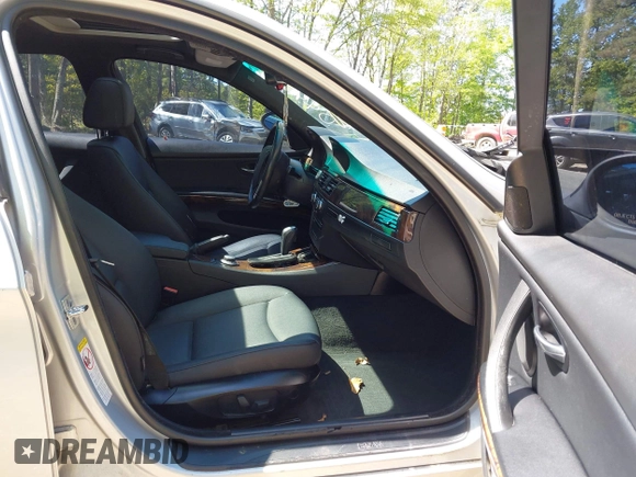 2008 BMW 3 Series 328xi с VIN WBAVC935X8K044268, выставлен на аукционе IAAI как лот 42116630 с пробегом 137 739 миль миль и . История ставок и продаж доступна на DreamBid. Изображение 5.