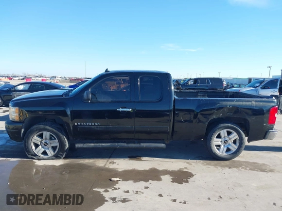 2007 Chevrolet Silverado 1500 LT w/2LT with VIN 2GCEC19J271675569, listed as a IAAI auction lot 41648141 with 293,825 mi miles. Bid and sale history available at carsss.com. Image 14.