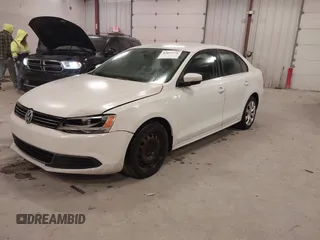 2013 Volkswagen Jetta Sedan SE with VIN 3VWDP7AJ1DM416331, listed as a IAAI auction lot 42037776 with 195,983 mi miles. Bid and sale history available at carsss.com. Image 2.