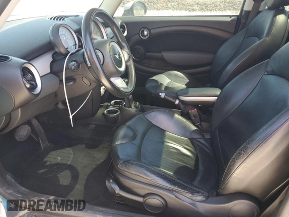 2008 MINI Hardtop with VIN WMWMF33518TT59583, listed as a Copart auction lot 50742985 with 101,831 mi miles and Clean Title. Bid and sale history available at DreamBid. Image 7.