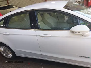 2014 Ford Fusion SE Hybrid with VIN 3FA6P0LU0ER373945, listed as a IAAI auction lot 41810533 with 82,177 mi miles. Bid and sale history available at carsss.com. Image 13.