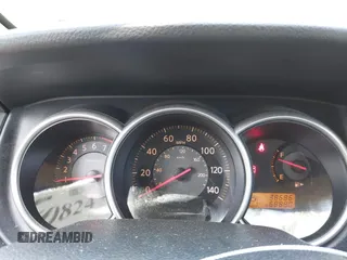 2008 Nissan Versa S z VIN 3N1BC11E08L459840, wystawiony jako IAAI lot #42070824 z przebiegiem 38 686 mil mil oraz . Historia ofert i sprzedaży dostępna na DreamBid. Obrazek 7.