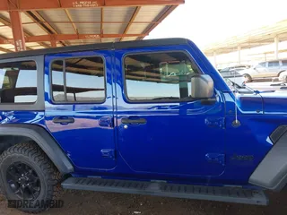 2020 Jeep Wrangler Unlimited Sport Altitude with VIN 1C4HJXDG9LW325327, listed as a IAAI auction lot 41865827 with 39,174 mi miles. Bid and sale history available at carsss.com. Image 13.