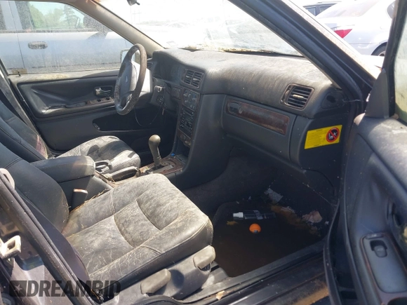 1998 Volvo S70 with VIN YV1LS5549W2431220, listed as a IAAI auction lot 42018741 with 1 mi miles. Bid and sale history available at carsss.com. Image 5.