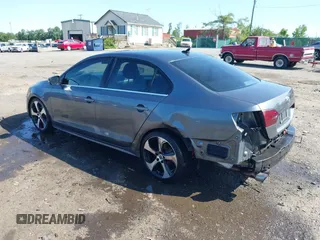 2011 Volkswagen Jetta SEL с VIN 3VWLZ7AJ9BM376079, выставлен на аукционе IAAI как лот 42388381 с пробегом 190 000 миль миль и . История ставок и продаж доступна на DreamBid. Изображение 3.