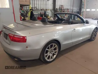 2011 Audi A5 Premium z VIN WAUCFAFH9BN010978, wystawiony jako IAAI lot #42245571 z przebiegiem 97 533 mil mil oraz . Historia ofert i sprzedaży dostępna na DreamBid. Obrazek 4.