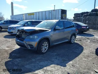 2011 BMW X5 35i with VIN 5UXZV4C50BL402608, listed as a IAAI auction lot 41623193 with NaN miles. Bid and sale history available at carsss.com. Image 18.
