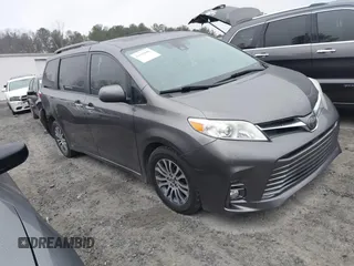2019 Toyota Sienna XLE Auto Access Seat with VIN 5TDYZ3DC8KS982777, listed as a IAAI auction lot 41519696 with 109,708 mi miles. Bid and sale history available at carsss.com. Image 1.