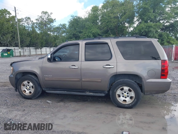 2012 Chevrolet Tahoe LT z VIN 1GNSCBE08CR320257, wystawiony jako IAAI lot #42214920 z przebiegiem 189 532 mil mil oraz . Historia ofert i sprzedaży dostępna na DreamBid. Obrazek 14.