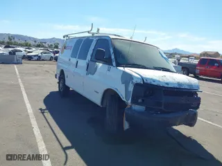 2006 Chevrolet Express Cargo Van with VIN 1GCGG25V261150088, listed as a IAAI auction lot 40625110 with 298,359 mi miles. Bid and sale history available at carsss.com. Image 1.
