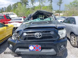 2014 Toyota Tacoma PreRunner z VIN 5TFJU4GN8EX057773, wystawiony jako IAAI lot #42020511 z przebiegiem 228 730 mil mil oraz . Historia ofert i sprzedaży dostępna na DreamBid. Obrazek 6.
