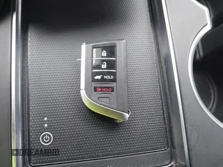 2022 Acura MDX z VIN 5J8YD9H36NL006581, wystawiony jako IAAI lot #41399264 z przebiegiem 41 090 mil mil oraz . Historia ofert i sprzedaży dostępna na DreamBid. Obrazek 11.