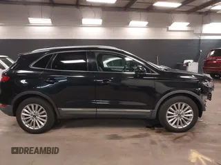 2019 Lincoln MKC Standard with VIN 5LMCJ1D95KUL17768, listed as a IAAI auction lot 42171032 with 24,578 mi miles. Bid and sale history available at carsss.com. Image 14.
