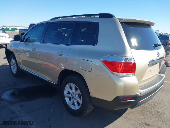 2013 Toyota Highlander with VIN 5TDZK3EH0DS107053, listed as a IAAI auction lot 41679784 with 136,100 mi miles. Bid and sale history available at carsss.com. Image 3.