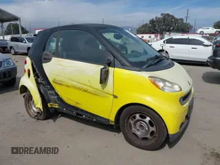 2010 Smart fortwo Pure z VIN WMEEJ3BA2AK365443, wystawiony jako IAAI lot #42293722 z przebiegiem 88 076 mil mil oraz . Historia ofert i sprzedaży dostępna na DreamBid. Obrazek 1.
