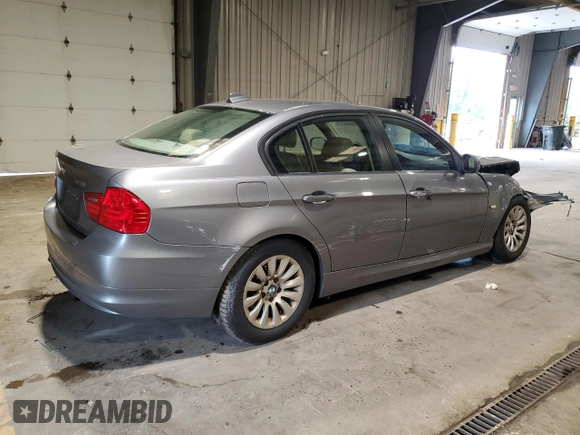 2009 BMW 3 Series 328i xDrive with VIN WBAPK53519A511752, listed as a Copart auction lot 60935025 with 129,307 mi miles and Salvage title. Bid and sale history available at DreamBid. Image 3.