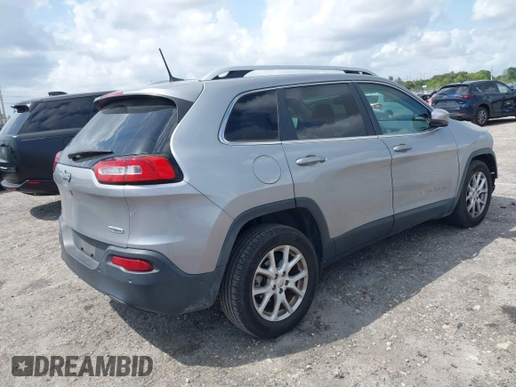 2017 Jeep Cherokee Latitude with VIN 1C4PJLCB9HW660797, listed as a IAAI auction lot 42024301 with 92,150 mi miles and . Bid and sale history available at carsss.com. Image 4.