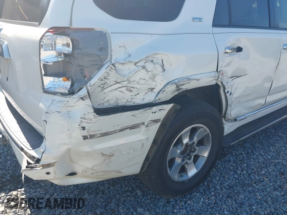 2012 Toyota 4Runner SR5 z VIN JTEZU5JR8C5041520, wystawiony jako IAAI lot #41974132 z przebiegiem 202 050 mil mil oraz . Historia ofert i sprzedaży dostępna na DreamBid. Obrazek 6.