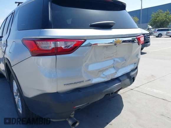 2018 Chevrolet Traverse LT Cloth with VIN 1GNEVGKW6JJ260309, listed as a IAAI auction lot 42063720 with 114,855 mi miles. Bid and sale history available at carsss.com. Image 17.