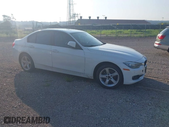 2014 BMW 3 Series 328i xDrive с VIN WBA3B5C51EP542103, выставлен на аукционе IAAI как лот 40113663 с пробегом 160 776 миль миль и . История ставок и продаж доступна на DreamBid. Изображение 1.