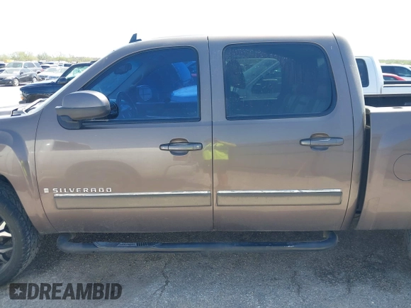 2007 Chevrolet Silverado 1500 Work Truck with VIN 2GCEC13J971729555, listed as a IAAI auction lot 41823438 with 280,901 mi miles and . Bid and sale history available at DreamBid. Image 14.