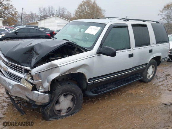 1997 Chevrolet Tahoe with VIN 1GNEK13R0VJ351919, listed as a IAAI auction lot 41028840 with 218,937 mi miles. Bid and sale history available at carsss.com. Image 2.