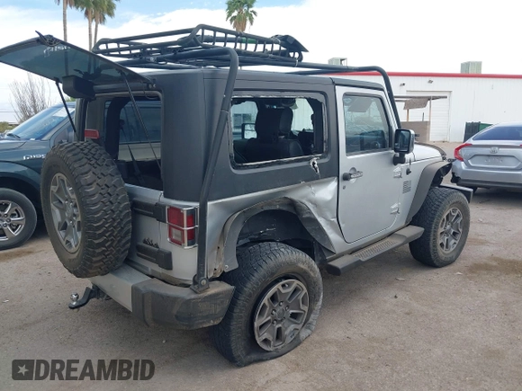 2008 Jeep Wrangler Sahara z VIN 1J4FA54158L640474, wystawiony jako IAAI lot #42243860 z przebiegiem 141 303 mil mil oraz . Historia ofert i sprzedaży dostępna na DreamBid. Obrazek 4.