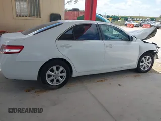 2011 Toyota Camry LE z VIN 4T1BF3EK6BU631409, wystawiony jako IAAI lot #42313431 z przebiegiem 117 409 mil mil oraz . Historia ofert i sprzedaży dostępna na DreamBid. Obrazek 13.