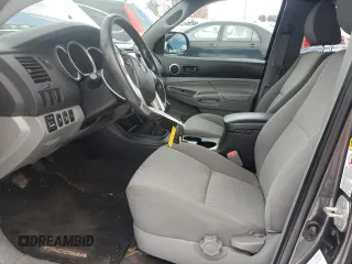 2013 Toyota Tacoma z VIN 5TFUU4EN2DX052230, wystawiony jako Copart lot #43802675 z przebiegiem 102 410 mil mil oraz Szkoda całkowita • Salvage title. Historia ofert i sprzedaży dostępna na DreamBid. Obrazek 7.