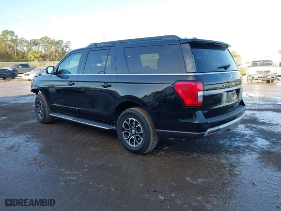 2023 Ford Expedition Max XLT with VIN 1FMJK1H81PEA03819, listed as a IAAI auction lot 41661164 with 62,687 mi miles. Bid and sale history available at carsss.com. Image 3.