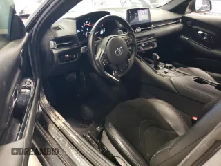 2021 Toyota GR Supra 2.0 with VIN WZ1DB2C08MW043542, listed as a Copart auction lot 37326944 with 32,140 mi miles and Clean Title. Bid and sale history available at carsss.com. Image 8.