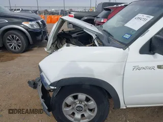 1998 Nissan Frontier XE z VIN 1N6DD26S7WC389105, wystawiony jako IAAI lot #42054733 z przebiegiem 164 453 mil mil oraz . Historia ofert i sprzedaży dostępna na DreamBid. Obrazek 6.