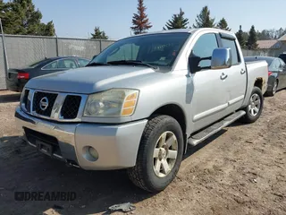 2004 Nissan Titan LE z VIN 1N6AA07B44N573319, wystawiony jako IAAI lot #42004100 z przebiegiem 196 357 mil mil oraz . Historia ofert i sprzedaży dostępna na DreamBid. Obrazek 2.