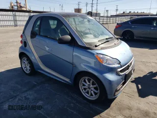 2014 Smart fortwo Passion z VIN WMEEJ9AA5EK778600, wystawiony jako Copart lot #70270444 z przebiegiem 20 545 mil mil oraz Tytuł czysty. Historia ofert i sprzedaży dostępna na DreamBid. Obrazek 4.