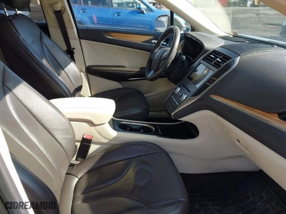 2016 Lincoln MKC Select with VIN 5LMCJ2D95GUJ08172, listed as a IAAI auction lot 41504279 with 73,425 mi miles. Bid and sale history available at carsss.com. Image 5.