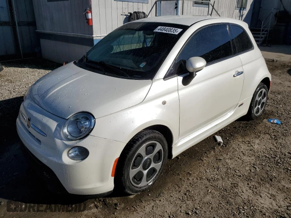 2014 FIAT 500e z VIN 3C3CFFGE8ET266784, wystawiony jako Copart lot #44840835 z przebiegiem 63 989 mil mil oraz Czysty tytuł • Clean title. Historia ofert i sprzedaży dostępna na DreamBid. Obrazek 1.