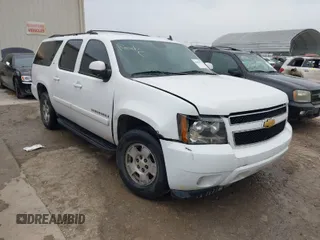 2008 Chevrolet Suburban LT w/3LT with VIN 3GNFC16048G203258, listed as a IAAI auction lot 41862914 with 298,106 mi miles. Bid and sale history available at carsss.com. Image 1.