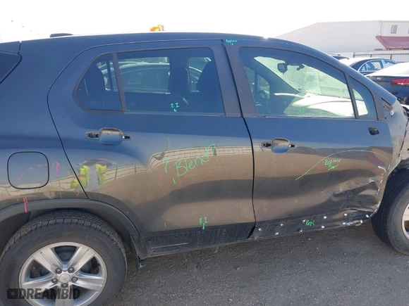 2020 Chevrolet Trax LS with VIN 3GNCJKSB9LL202855, listed as a IAAI auction lot 41554686 with 88,854 mi miles. Bid and sale history available at carsss.com. Image 19.