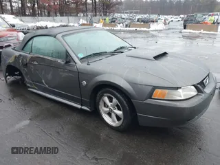2004 Ford Mustang GT Deluxe z VIN 1FAFP45X74F128442, wystawiony jako IAAI lot #41580930 z przebiegiem 100 801 mil mil oraz . Historia ofert i sprzedaży dostępna na DreamBid. Obrazek 1.