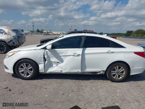 2014 Hyundai Sonata GLS with VIN 5NPEB4AC3EH923678, listed as a IAAI auction lot 41802346 with 137,812 mi miles. Bid and sale history available at carsss.com. Image 15.