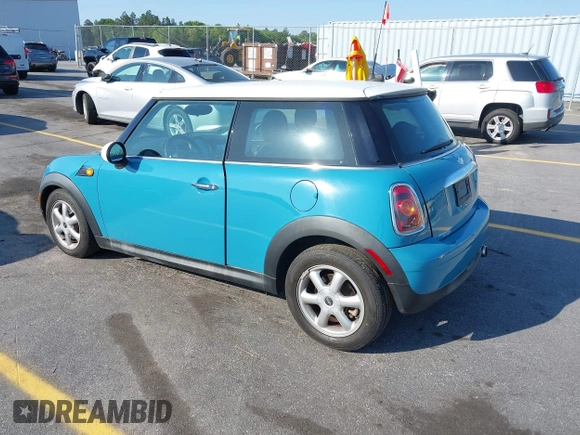 2008 MINI Hardtop with VIN WMWMF33568TT67727, listed as a IAAI auction lot 41985166 with 158,579 mi miles and . Bid and sale history available at DreamBid. Image 3.