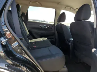 2017 Nissan Rogue SV z VIN KNMAT2MV5HP543165, wystawiony jako Copart lot #53532745 z przebiegiem 136 616 mil mil oraz Szkoda całkowita • Salvage title. Historia ofert i sprzedaży dostępna na DreamBid. Obrazek 11.